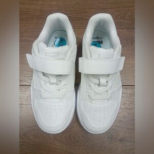 White sneakers puma tennis